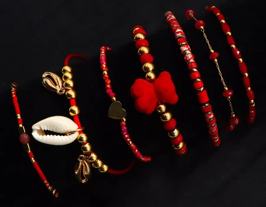 Bransoletka na prawej ręce: Symbolika, styl, wygoda. Twoje zasady