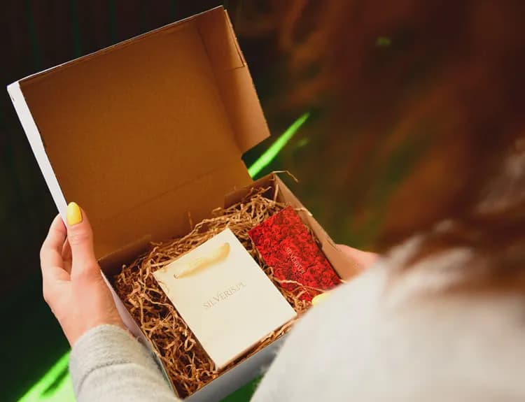 Jak zapakować kolczyki na prezent? Od klasyki po efekt WOW!