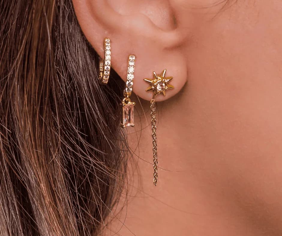 Jakie kolczyki noszą gwiazdy? Trendy, które musisz znać!