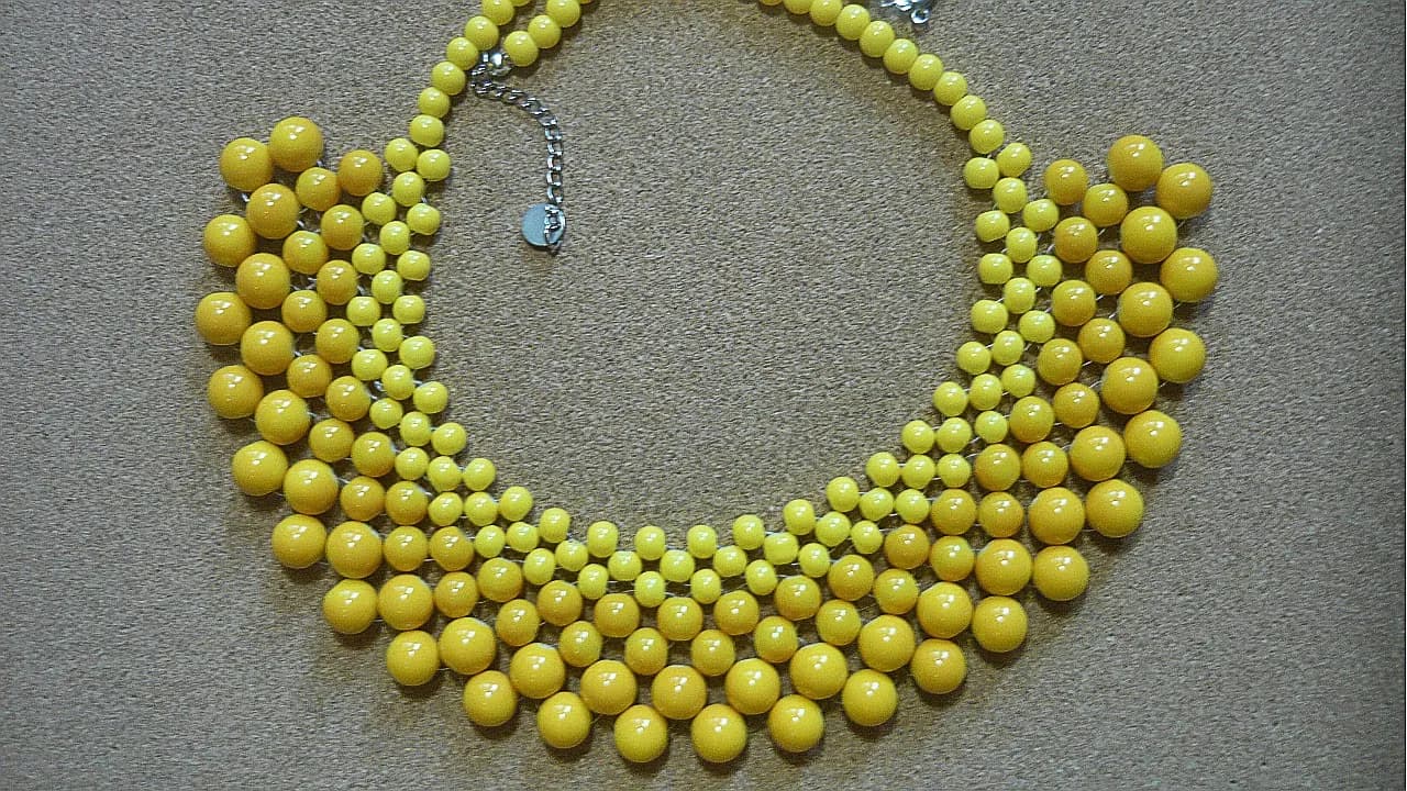 Naszyjnik z koralików DIY: Stwórz go krok po kroku (nawet dla początkujących)