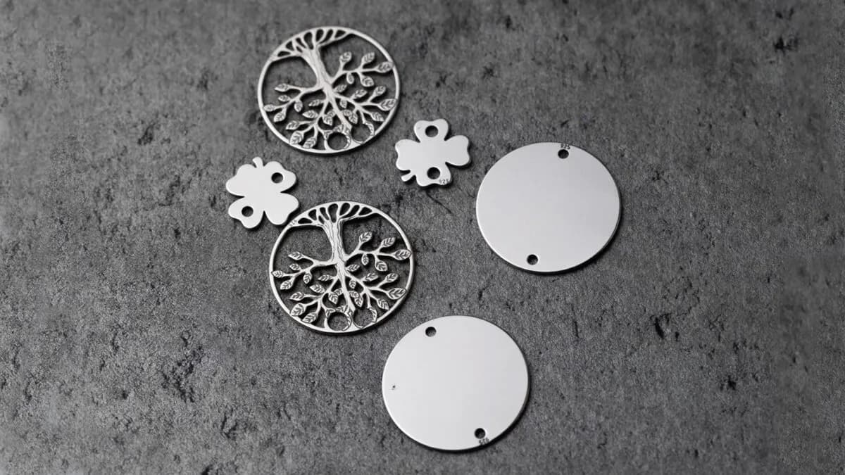 Jak sprawdzić, czy kolczyki są srebrne? Odkryj sekrety autentyczności!