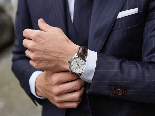 Klasyczny zegarek męski: jak wybrać idealny model?