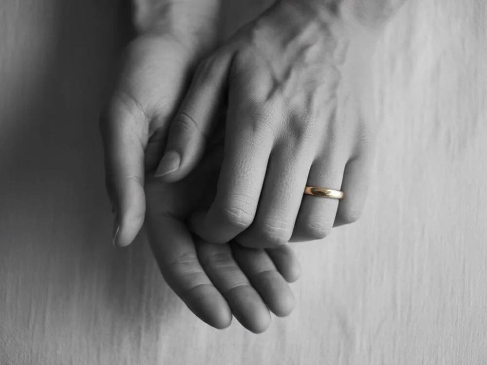 Obrączka po rozwodzie: Sprzedać, przetopić czy zachować? Decyzja należy do Ciebie!