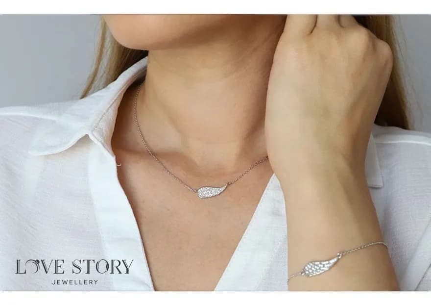 Bransoletka ze skrzydłem anioła: Odkryj symbol opieki i wolności